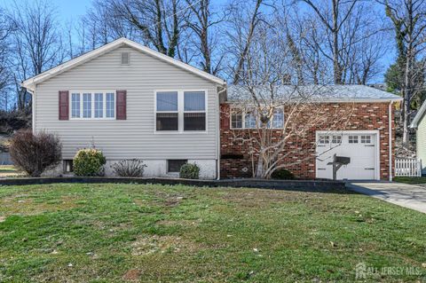 Homes For Sale - 31 W Grochowiak Street<br/> South River, NJ 08882