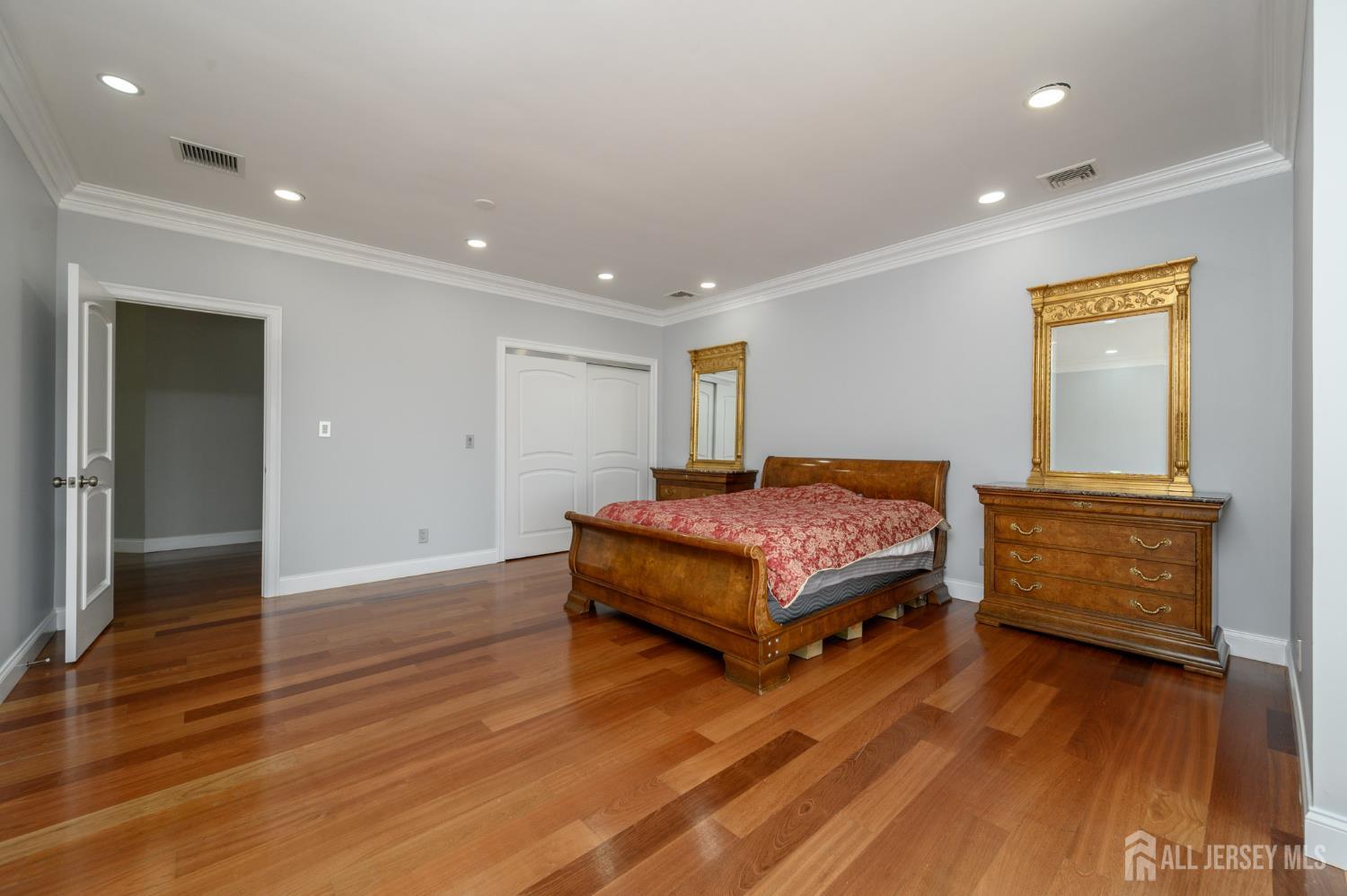 Woodland Park, New Jersey, 07424, United States, 5 Bedrooms Bedrooms, ,5 BathroomsBathrooms,Residential,Active,2035566