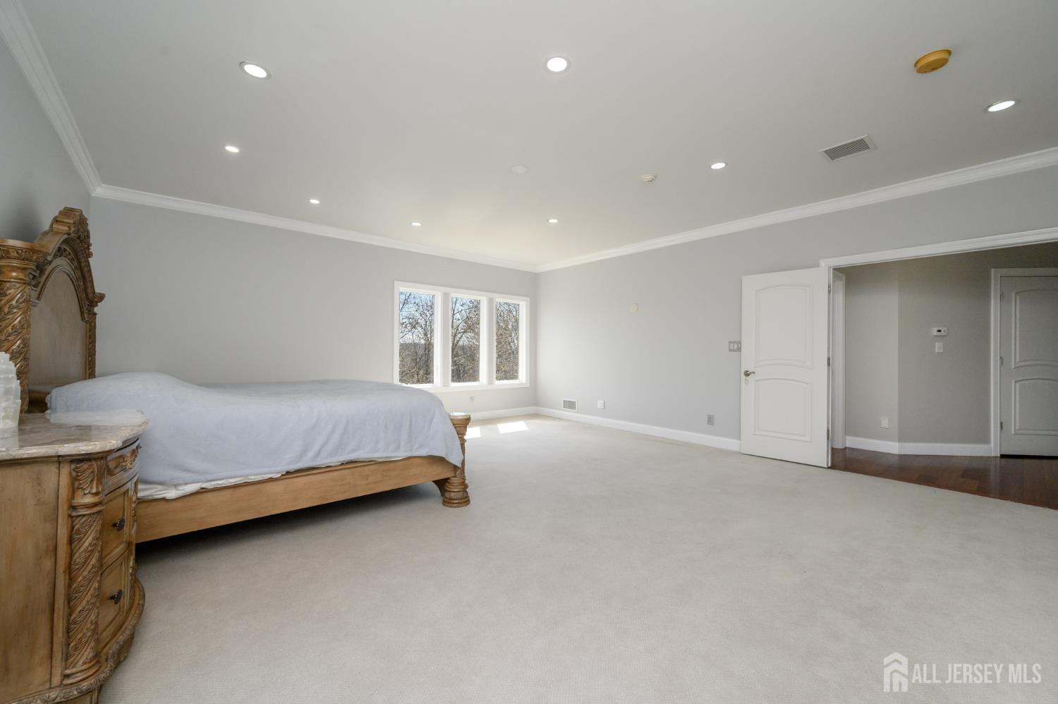Woodland Park, New Jersey, 07424, United States, 5 Bedrooms Bedrooms, ,5 BathroomsBathrooms,Residential,Active,2035566