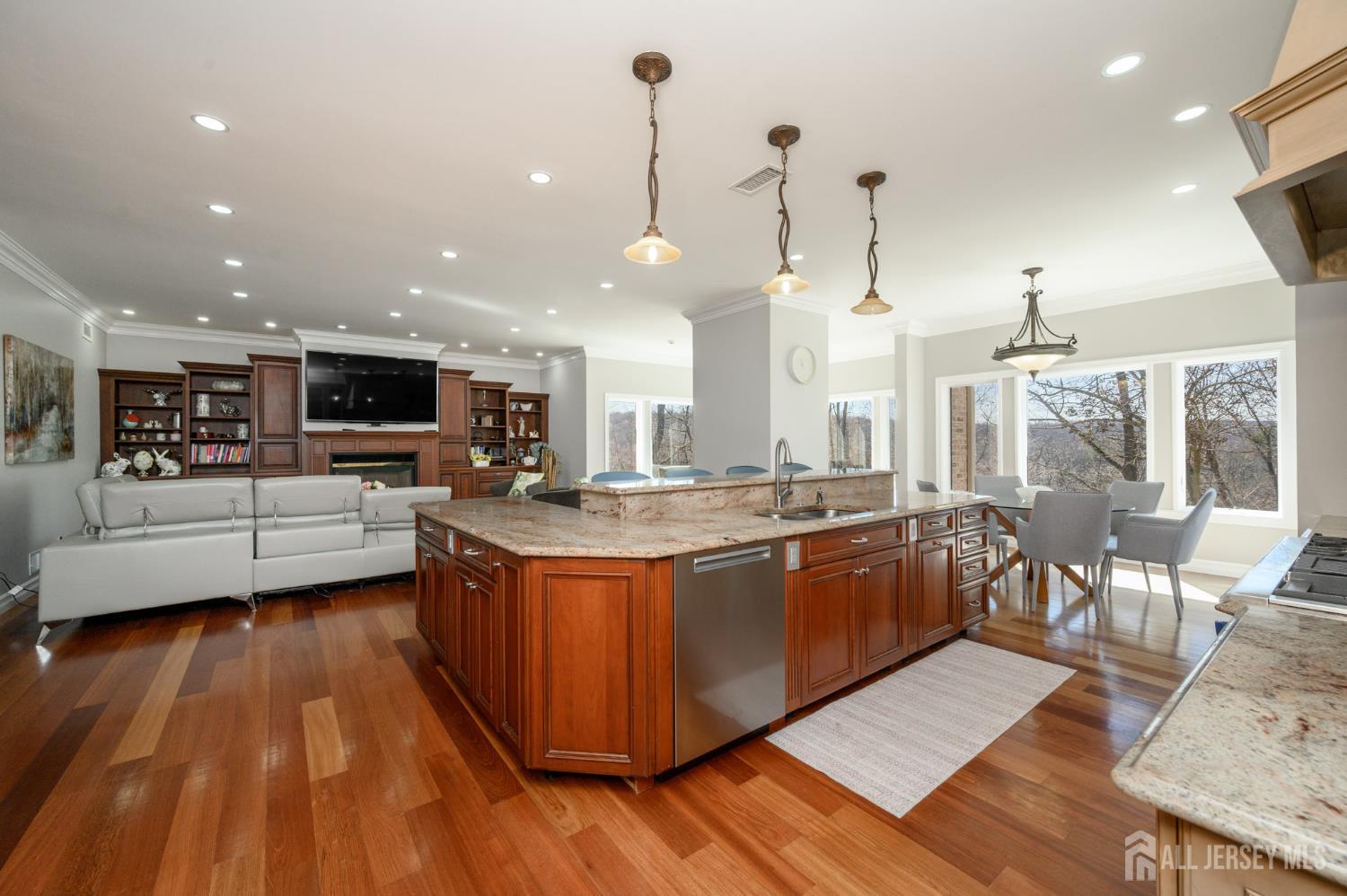 Woodland Park, New Jersey, 07424, United States, 5 Bedrooms Bedrooms, ,5 BathroomsBathrooms,Residential,Active,2035566