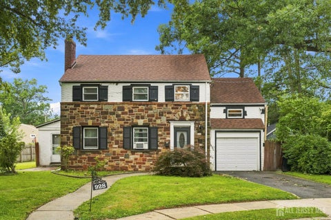 Homes For Sale - 928 Beechwood Court<br/> Plainfield, NJ 07060