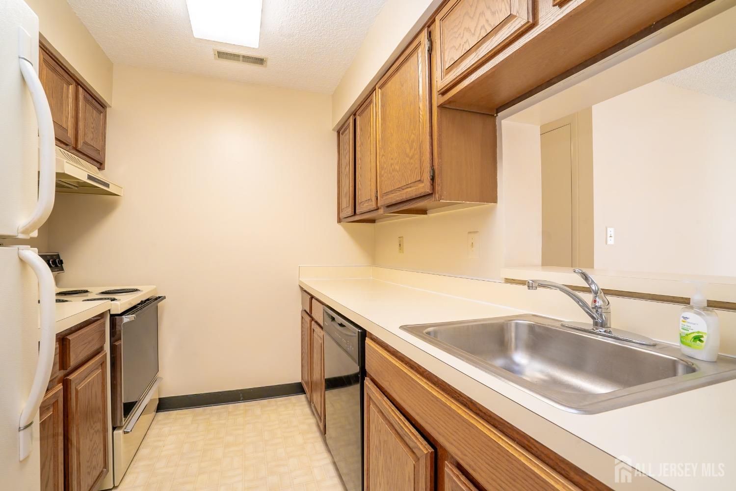 5108 Ravens Crest Drive, Plainsboro, New Jersey image 11