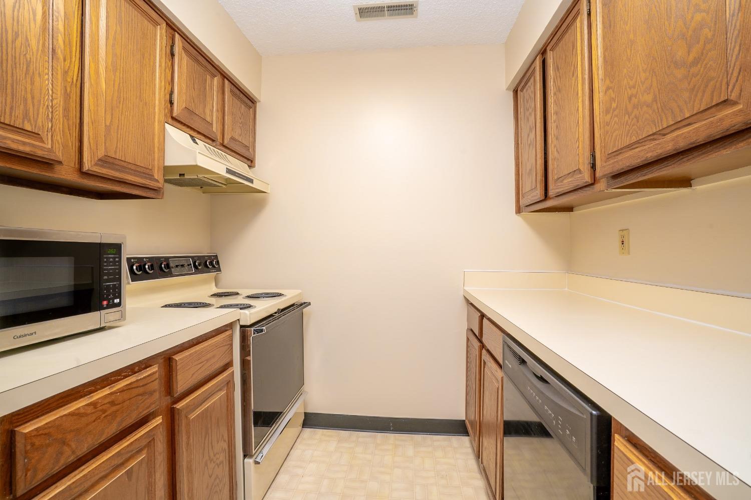 5108 Ravens Crest Drive, Plainsboro, New Jersey image 12