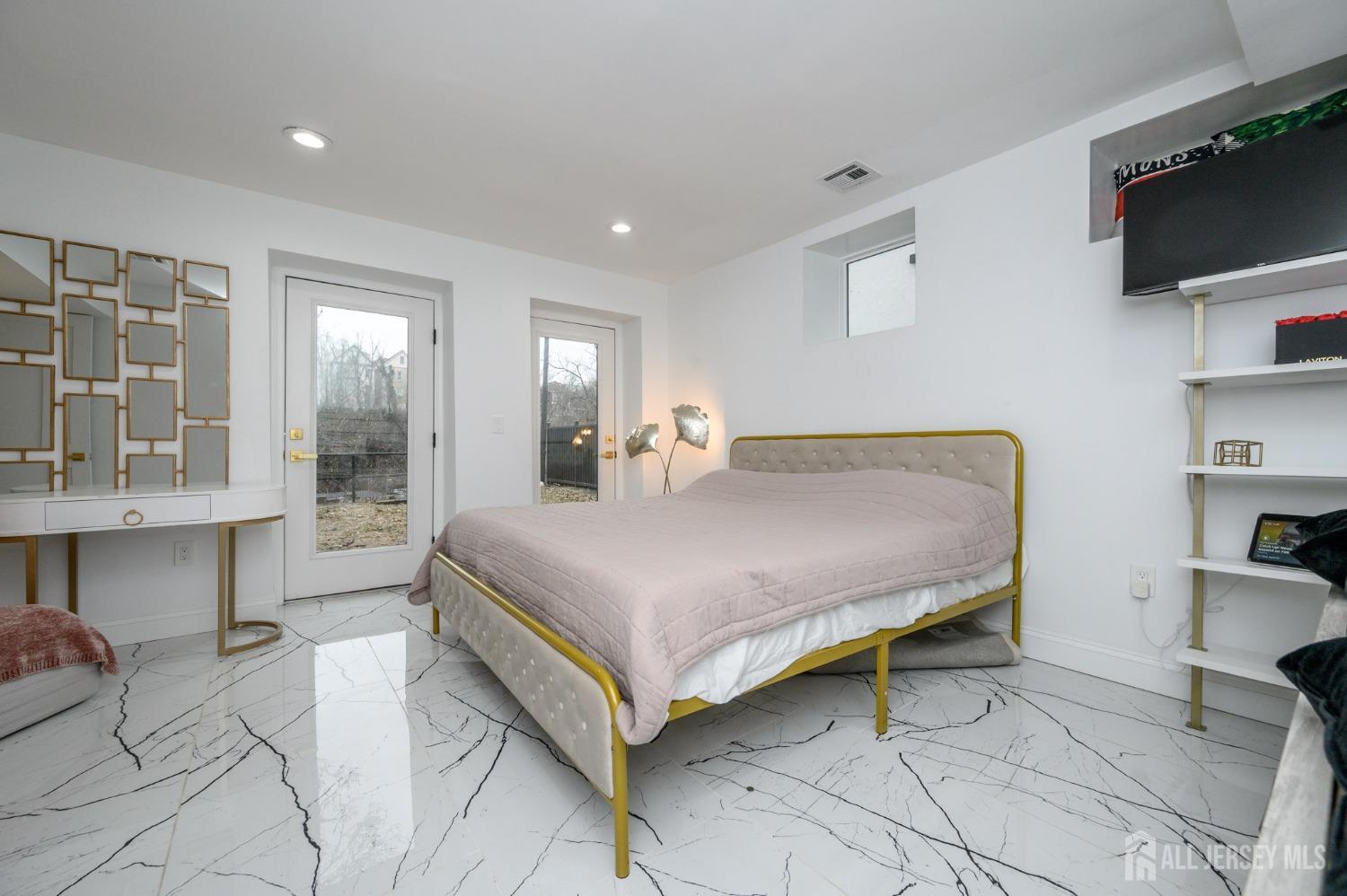 88 Sterling Avenue, Weehawken, New Jersey image 25