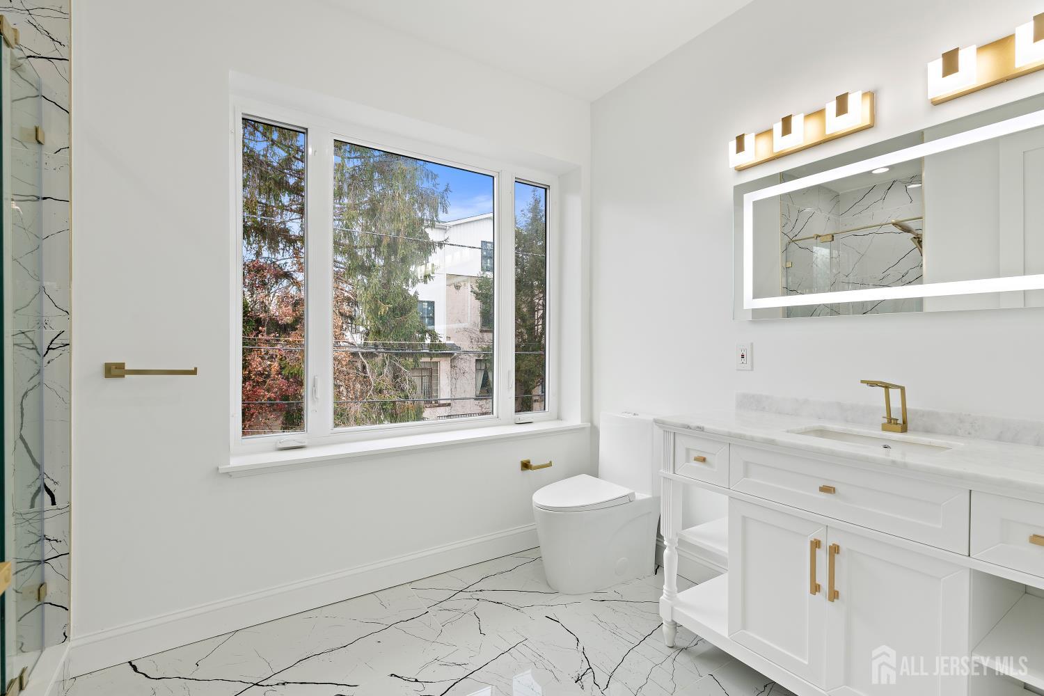 88 Sterling Avenue, Weehawken, New Jersey image 15