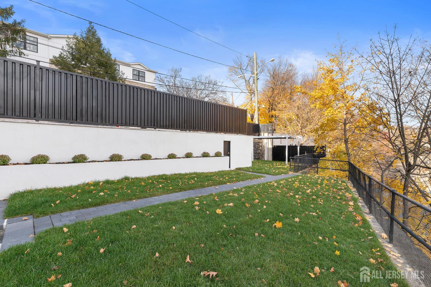 88 Sterling Avenue, Weehawken, New Jersey image 34