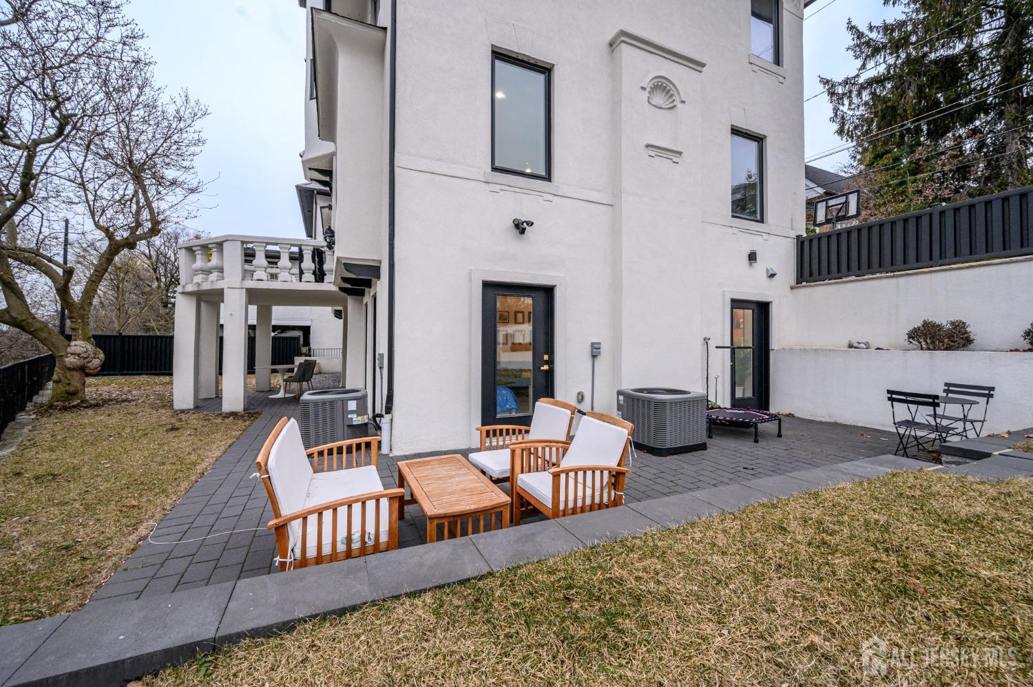 88 Sterling Avenue, Weehawken, New Jersey image 33