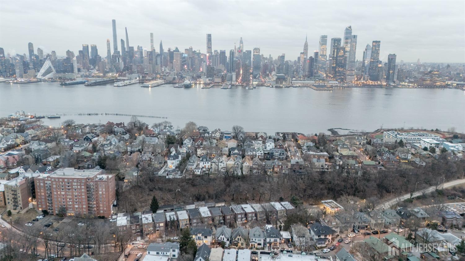 88 Sterling Avenue, Weehawken, New Jersey image 39
