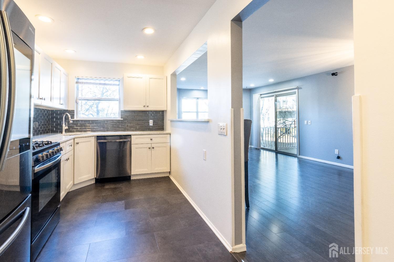 Piscataway, New Jersey 08854, United States, 2 Bedrooms Bedrooms, ,2 BathroomsBathrooms,Residential,Active,98620