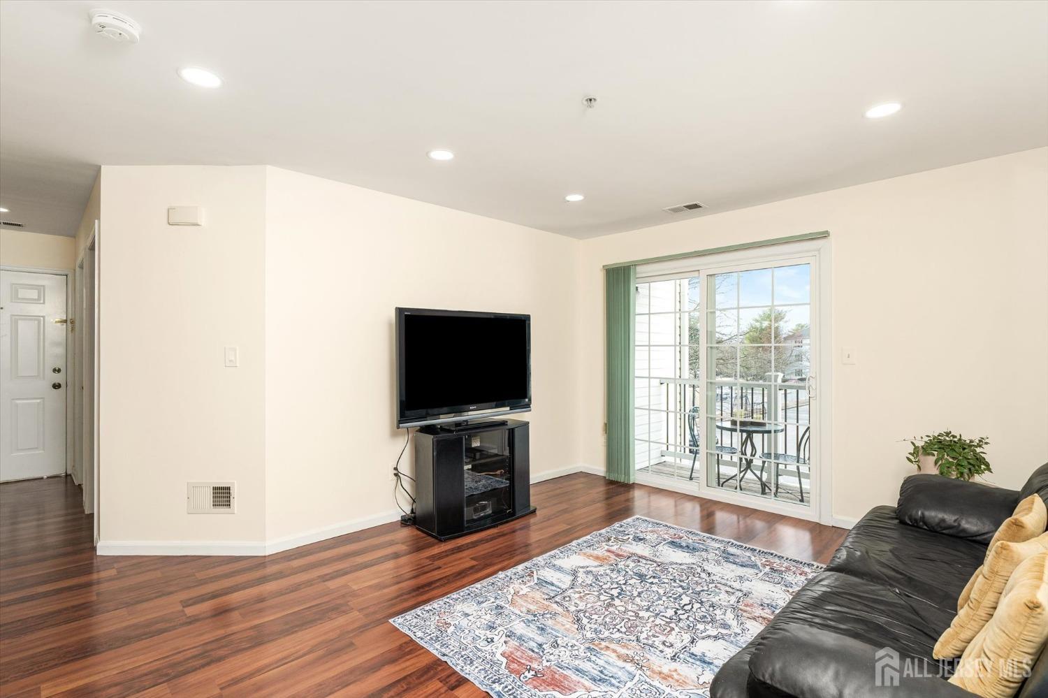 1125 Waterford Drive, Middlesex, New Jersey image 9