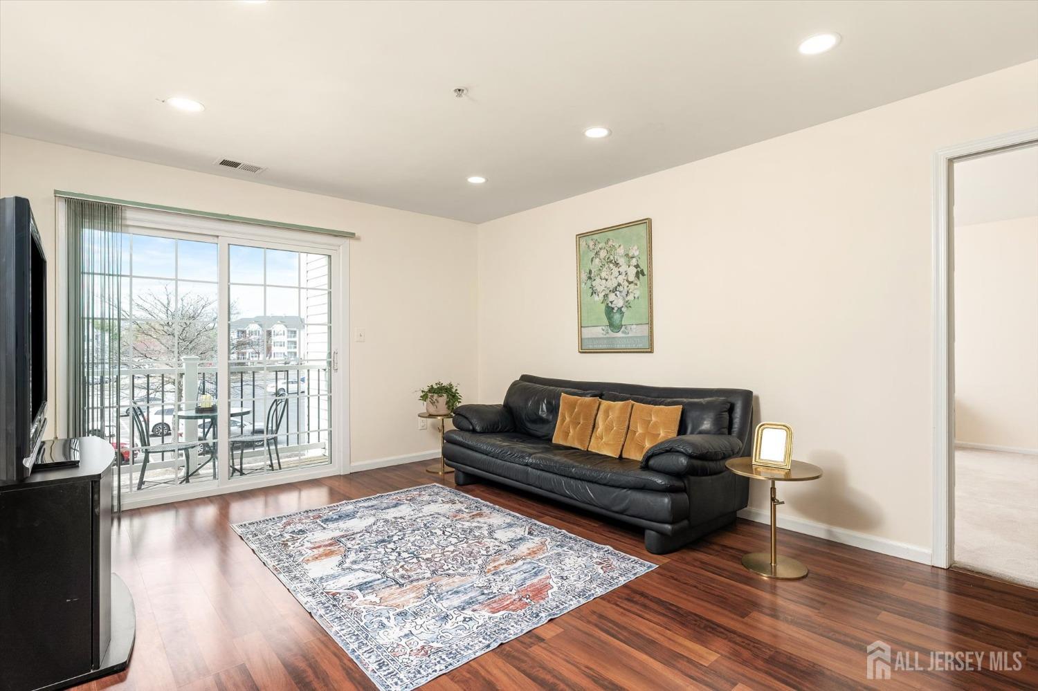 1125 Waterford Drive, Middlesex, New Jersey image 8