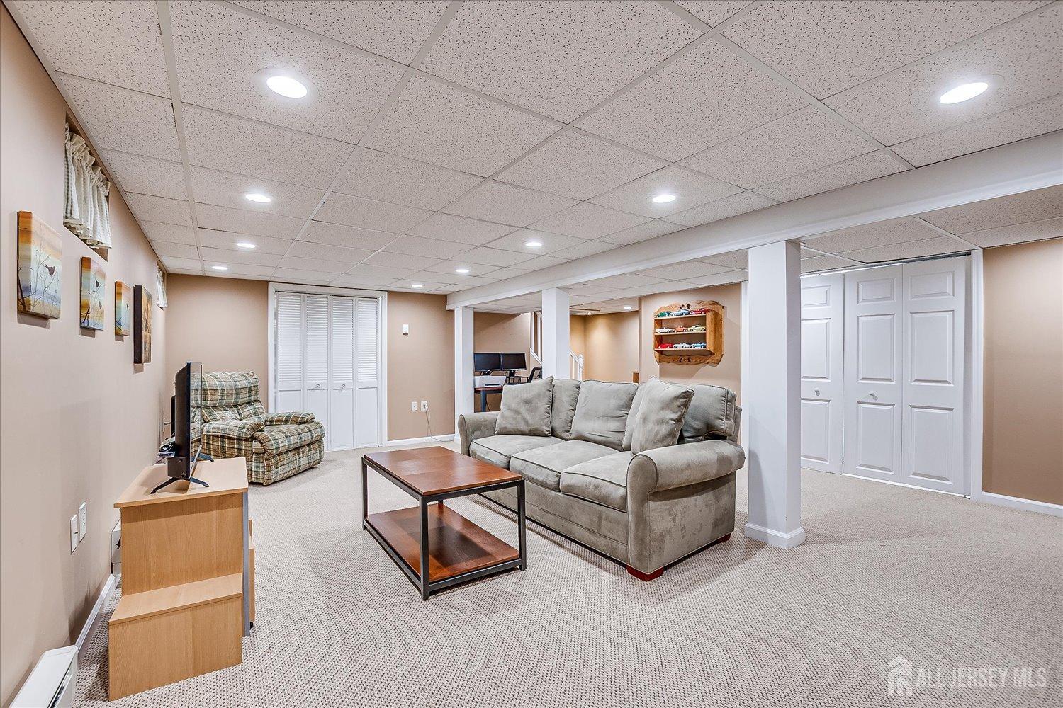 2 Dellview Drive, Edison, New Jersey image 48