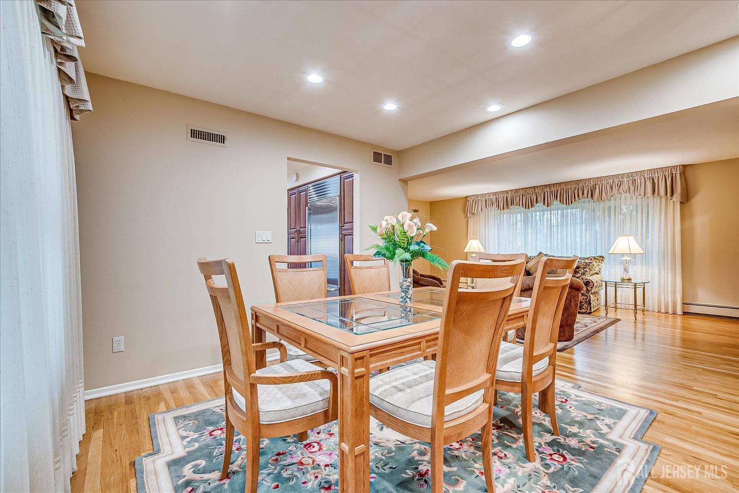 2 Dellview Drive, Edison, New Jersey image 18
