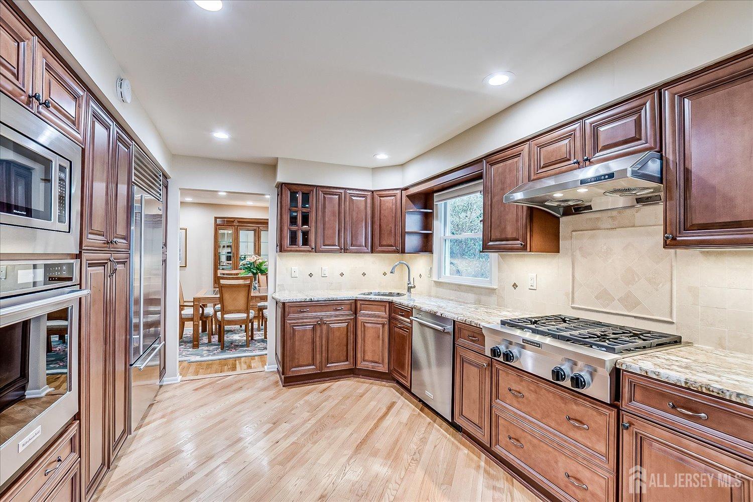 2 Dellview Drive, Edison, New Jersey image 22