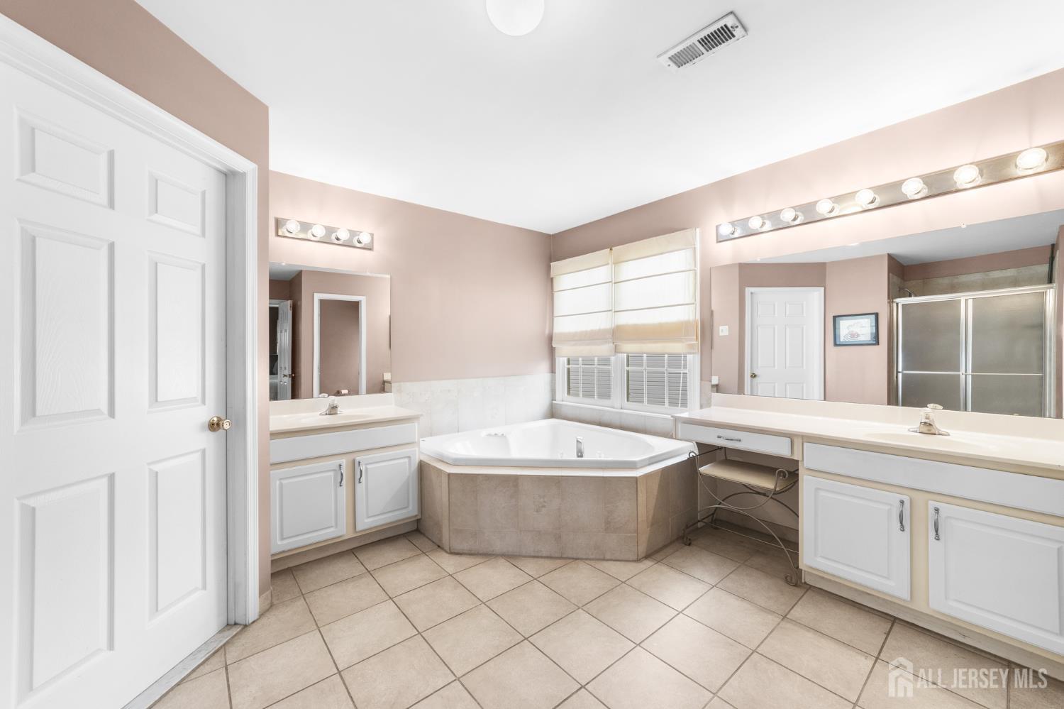 22 Sawgrass Drive, Mount Holly, New Jersey image 17