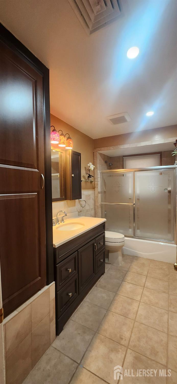 242 Hamilton Boulevard, Piscataway, New Jersey image 18