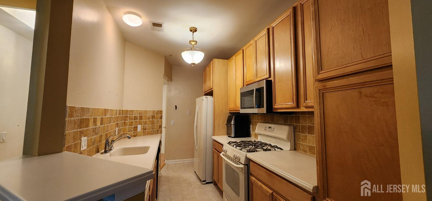 2207 Cedar Village Boulevard, East Brunswick, New Jersey image 10