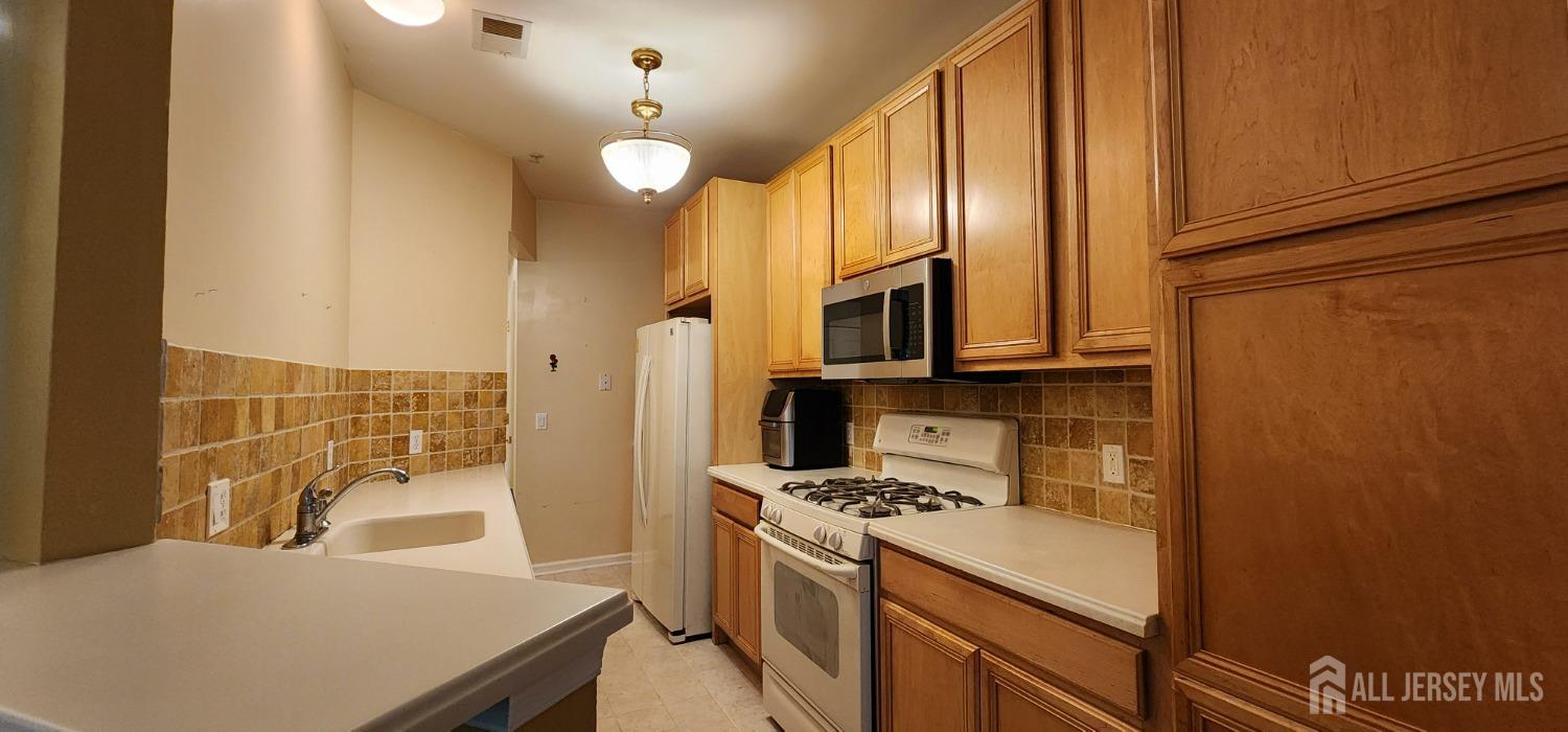 2207 Cedar Village Boulevard, East Brunswick, New Jersey image 25