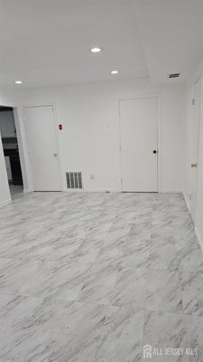 367 COLLEGE DR, EDISON, NJ 08817 - Image c7149bbfbb69b4fc78842a1caa41fb6b/3027756347
