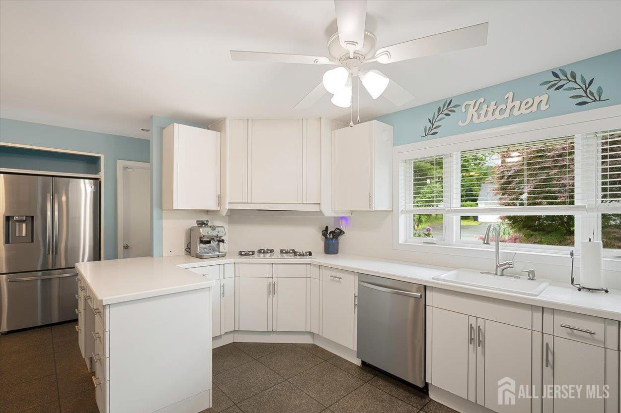 44 Lakeside Drive, Piscataway, New Jersey image 7