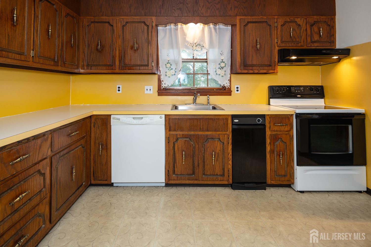 114 Redwood Avenue, Edison, New Jersey image 14