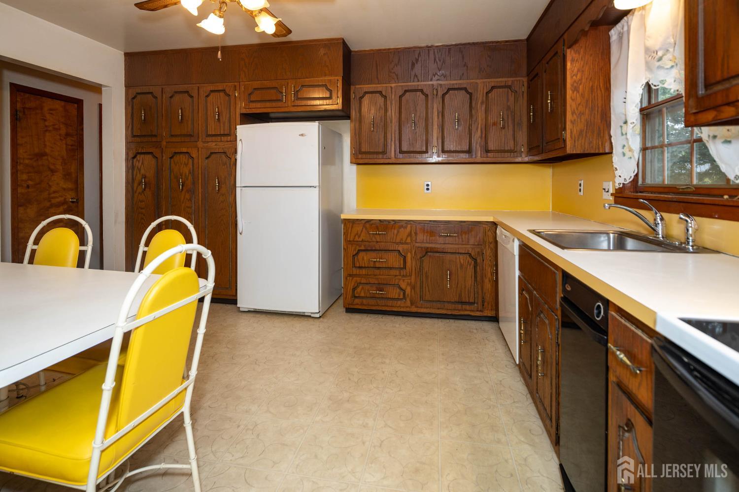 114 Redwood Avenue, Edison, New Jersey image 11