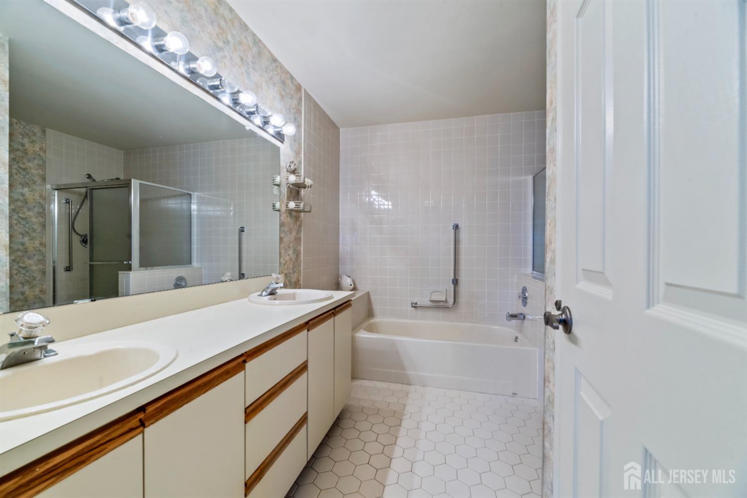 16 Andrew Johnson Drive #C, Monroe Township, New Jersey image 14