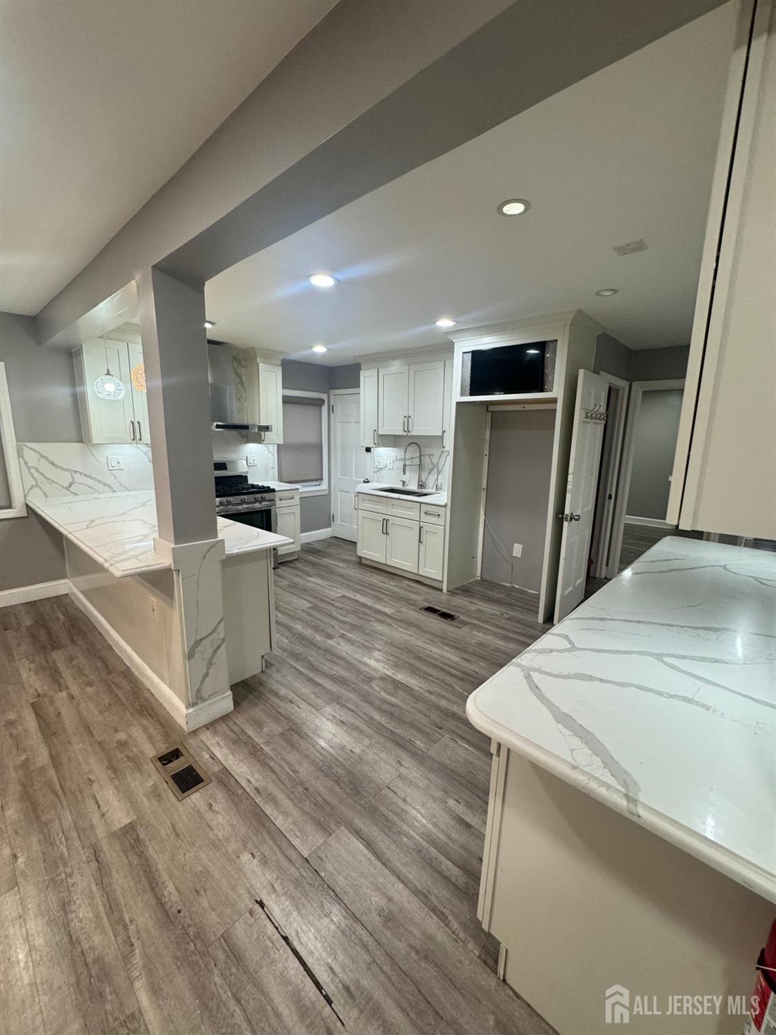 64 Post Boulevard, Carteret, New Jersey image 15