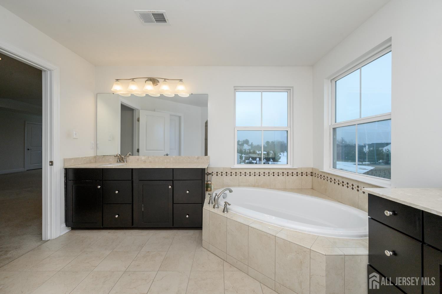 Allentown, New Jersey, 08501, United States, 4 Bedrooms Bedrooms, ,5 BathroomsBathrooms,Residential,Active,2025204