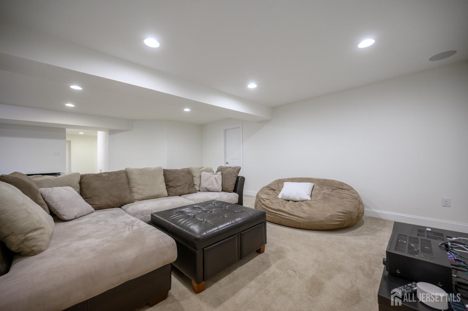 Allentown, New Jersey, 08501, United States, 4 Bedrooms Bedrooms, ,5 BathroomsBathrooms,Residential,Active,2025204