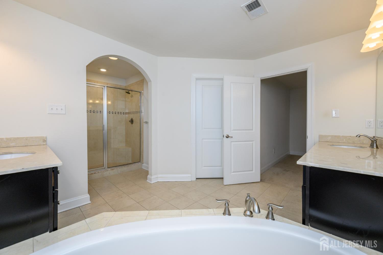 Allentown, New Jersey, 08501, United States, 4 Bedrooms Bedrooms, ,5 BathroomsBathrooms,Residential,Active,2025204