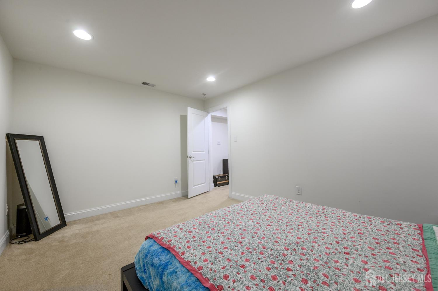 Allentown, New Jersey, 08501, United States, 4 Bedrooms Bedrooms, ,5 BathroomsBathrooms,Residential,Active,2025204