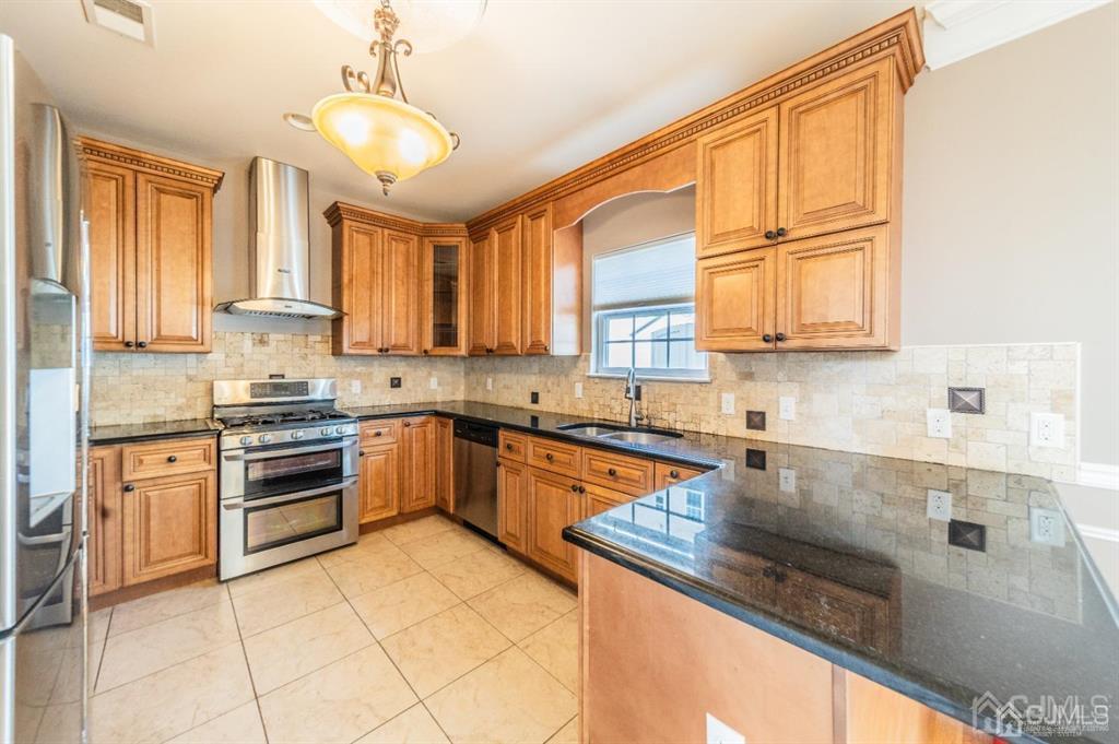 58 S Whittier Street, Carteret, New Jersey image 4