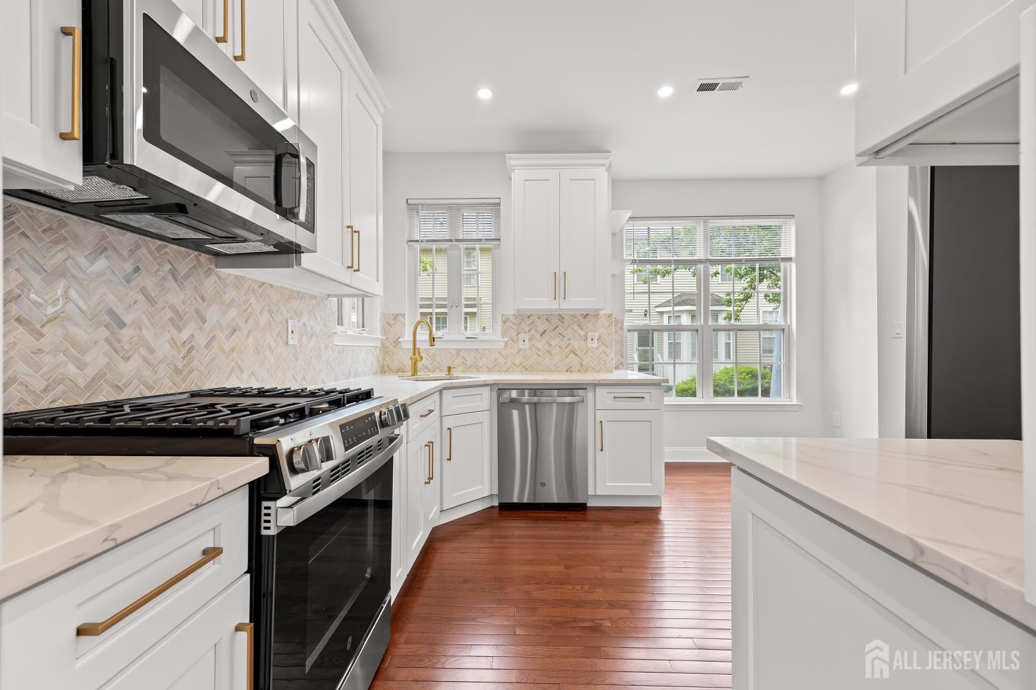 19 Grossweiler Lane, Parlin, New Jersey image 2