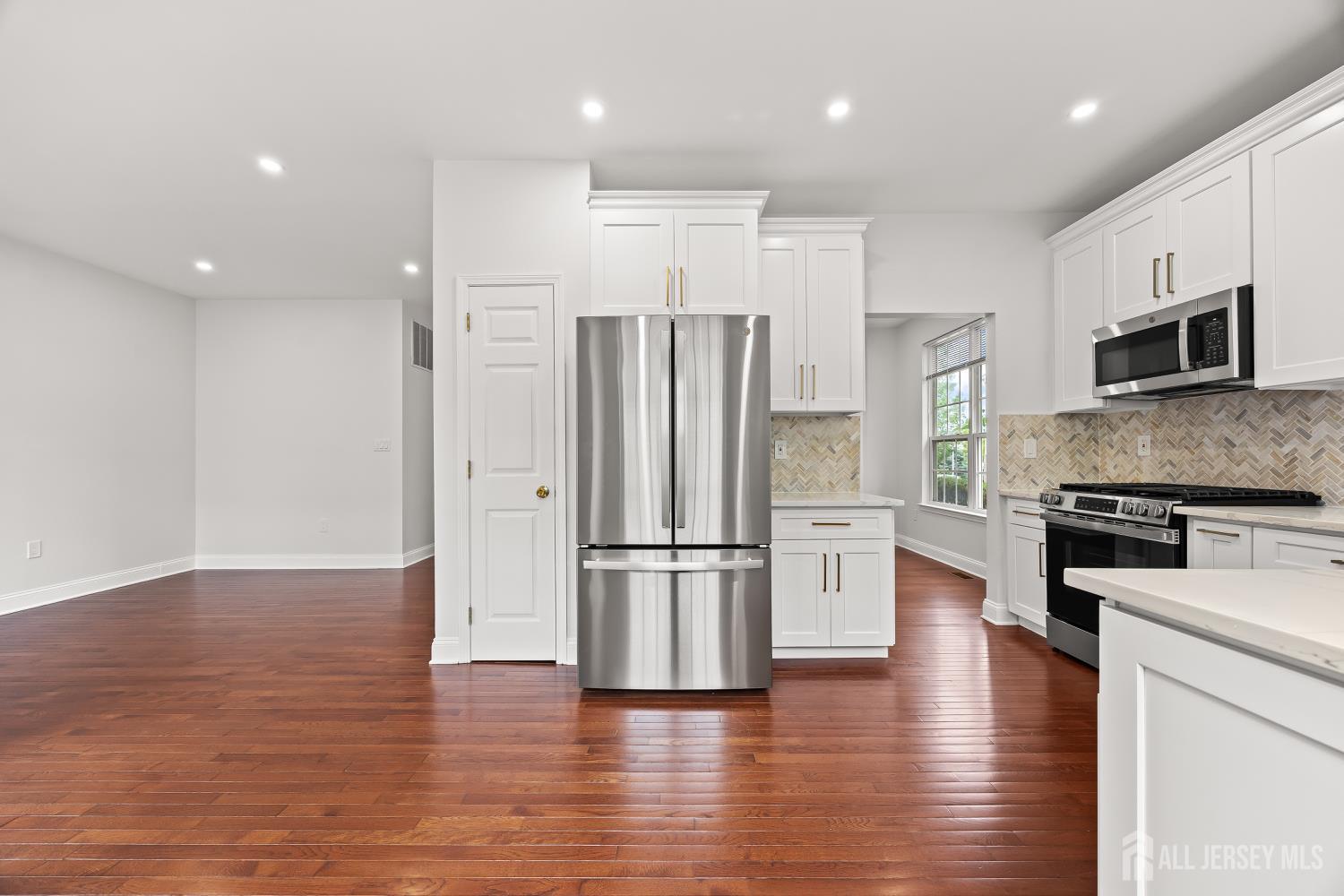 19 Grossweiler Lane, Parlin, New Jersey image 3