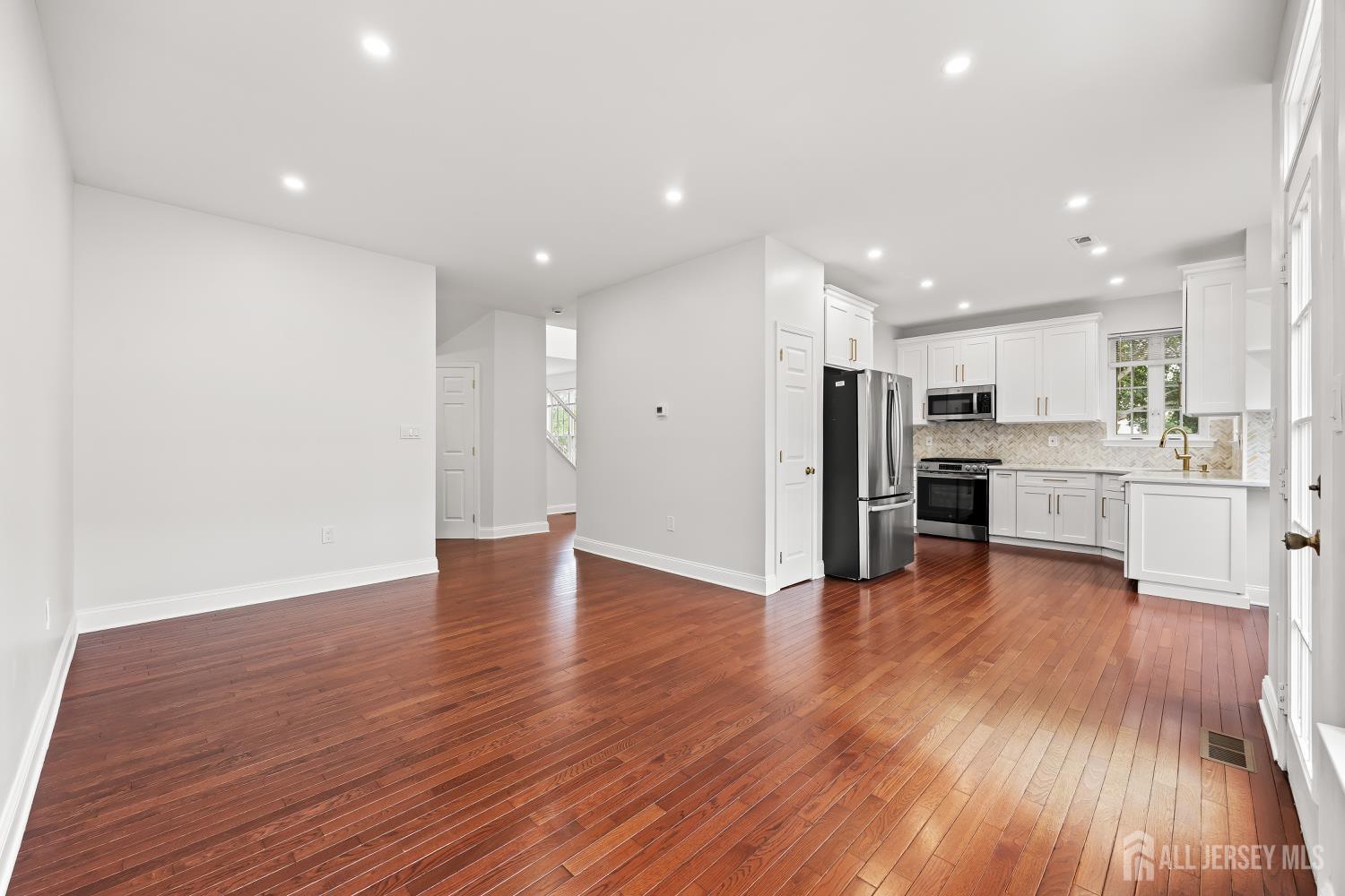19 Grossweiler Lane, Parlin, New Jersey image 7