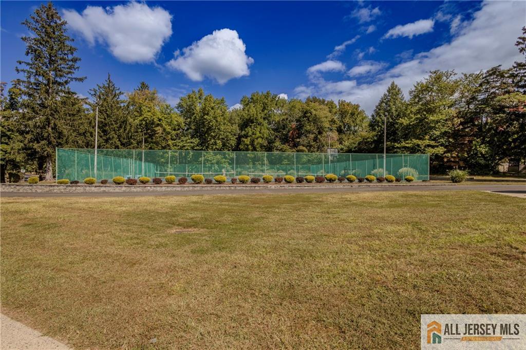 8 Pine Cluster Circle #F, Manalapan, New Jersey image 37