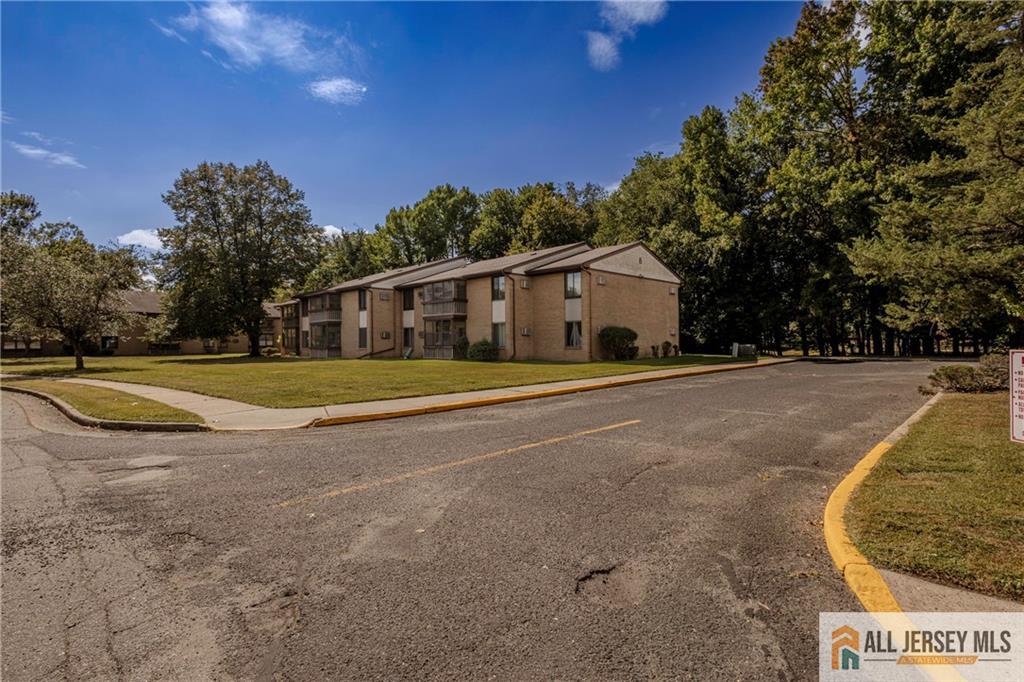 8 Pine Cluster Circle #F, Manalapan, New Jersey image 27