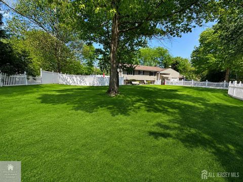 Homes For Sale - 4 Meade Court<br/> Piscataway, NJ 08854
