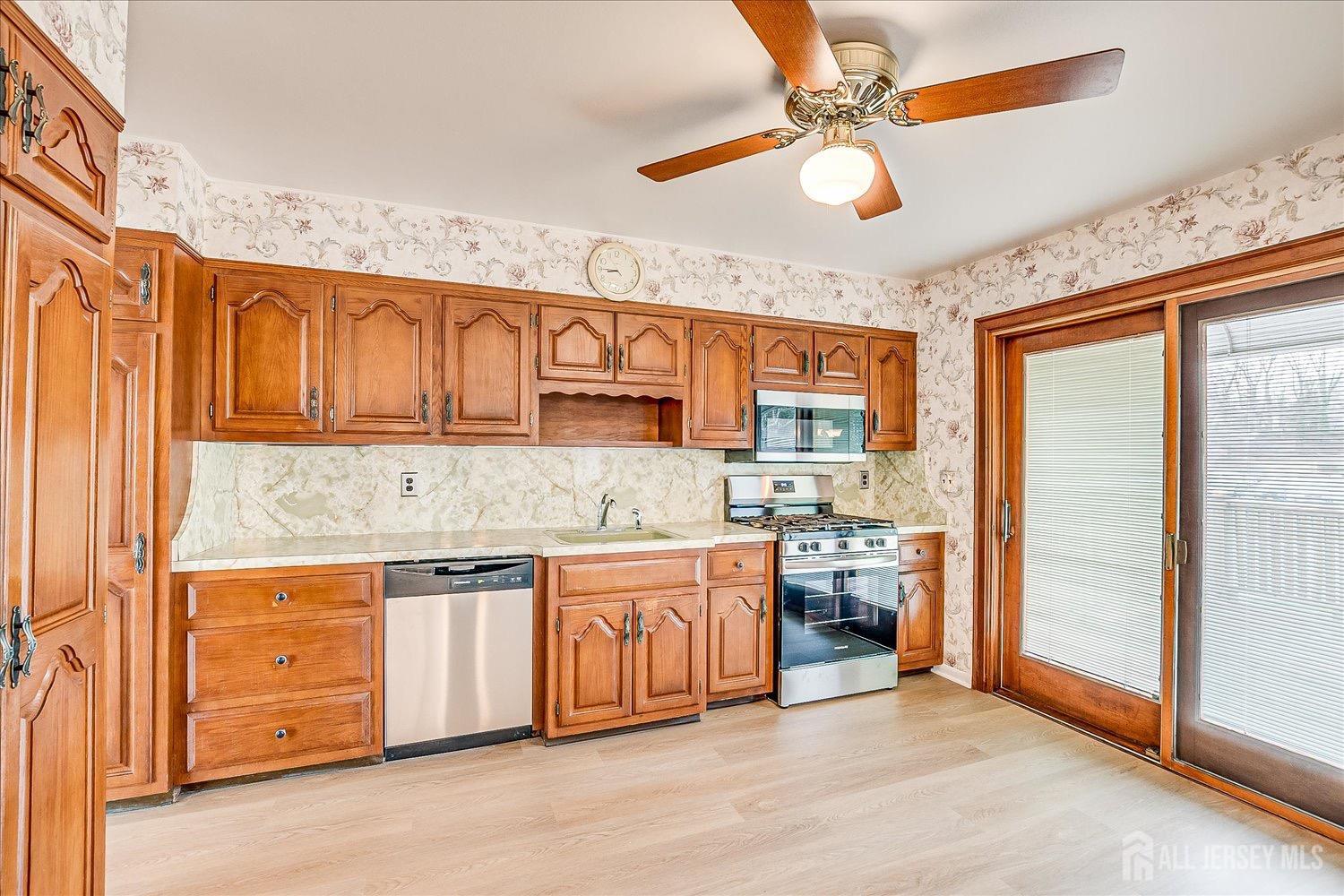 17 Hallo Street, Edison, New Jersey image 12