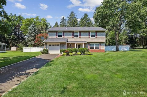 Homes For Sale - 6 Murfield Drive<br/> Lincroft, NJ 07738