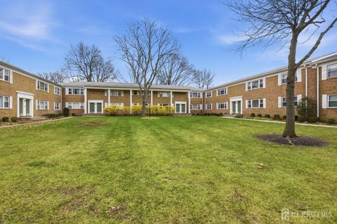 Townhouse For Rent - 160 Evergreen Road #14 A<br/> Edison, NJ 08837