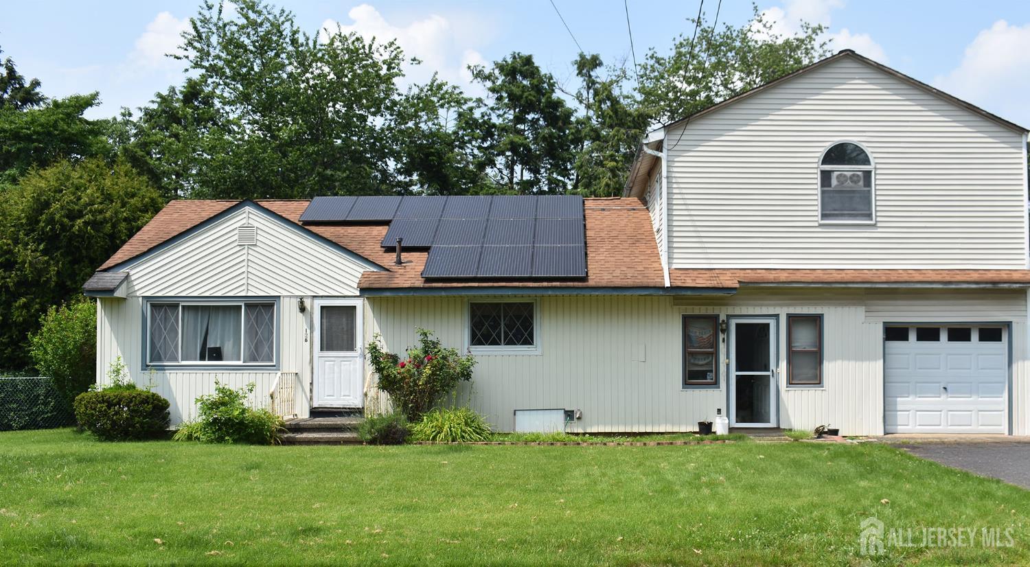 126 Lakeside Drive, Piscataway, New Jersey image 2