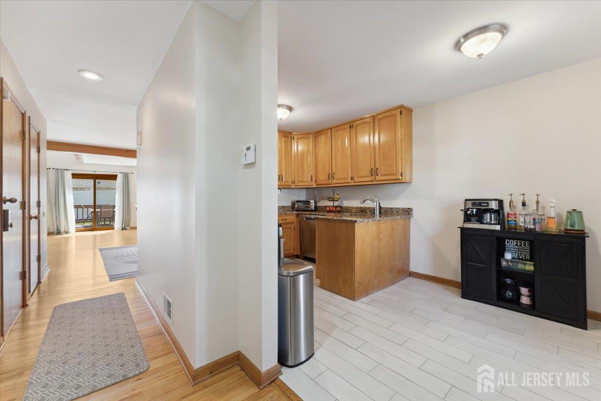 675 Raritan Road, Clark, New Jersey image 4