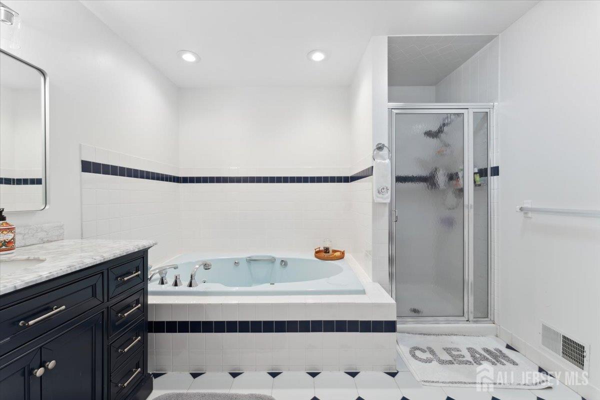 675 Raritan Road, Clark, New Jersey image 28