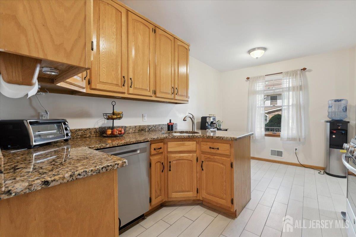 675 Raritan Road, Clark, New Jersey image 6