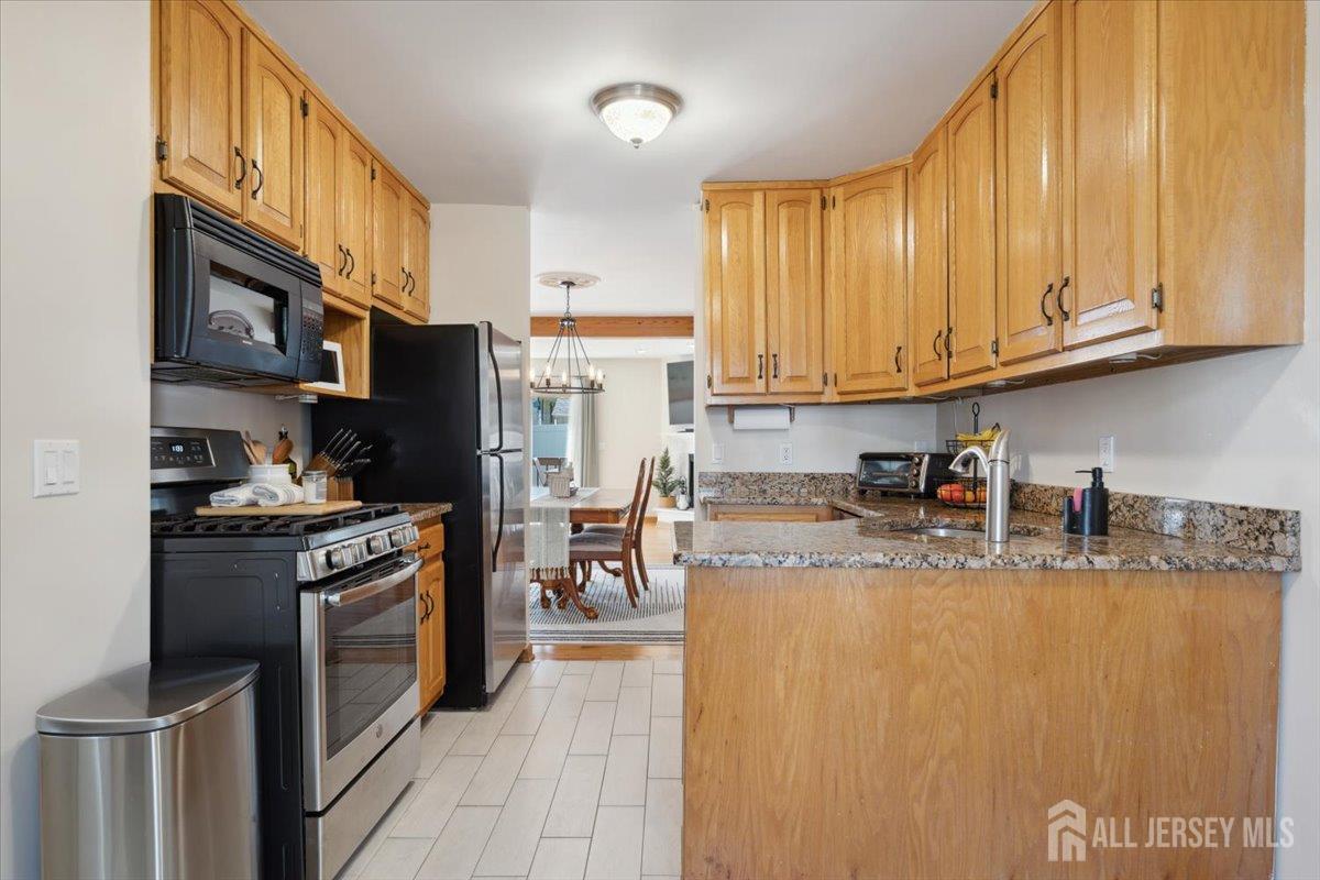 675 Raritan Road, Clark, New Jersey image 5