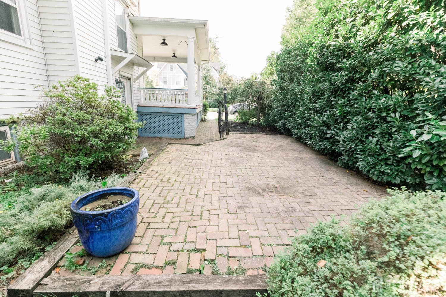 240 Lincoln Avenue
