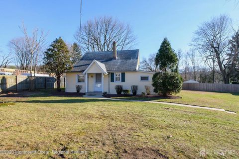 Homes For Sale - 2 Woodbrook Drive<br/> Monmouth County, Aberdeen, NJ 07747