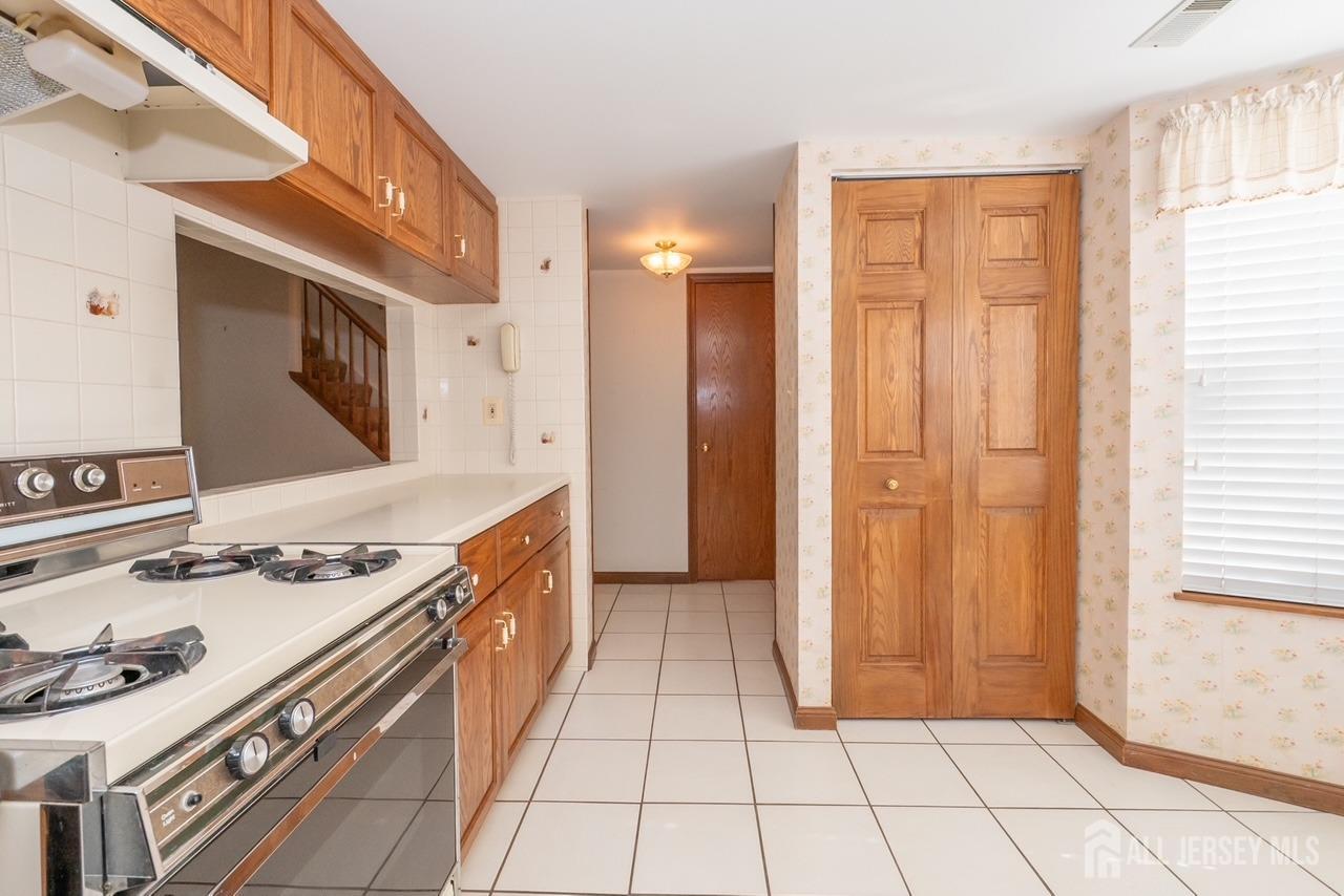 216 Yorkshire Court, Old Bridge, New Jersey image 6